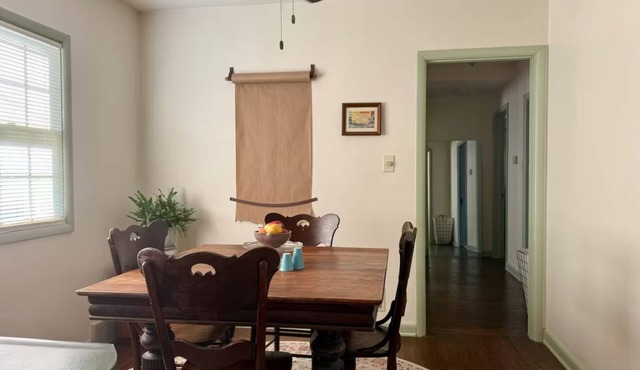 Cozy Cottage Great Location + Espresso Bar