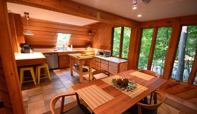 Cozy cottage high in the trees. Walk to the beach. Small dog considered.