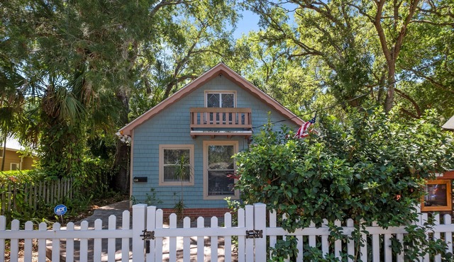 COZY COTTAGE-HISTORIC ROCKLEDGE-WALK TO RIVER