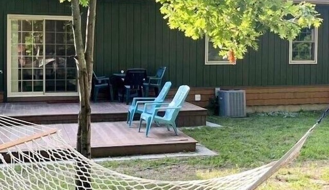 Cozy cottage home close to nature includes game room, fitness equip, & Hot Tub.