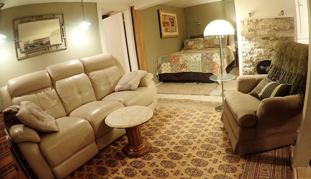 Cozy cottage hot tub 4 miles to Boyne mountain one mile to Boyne City