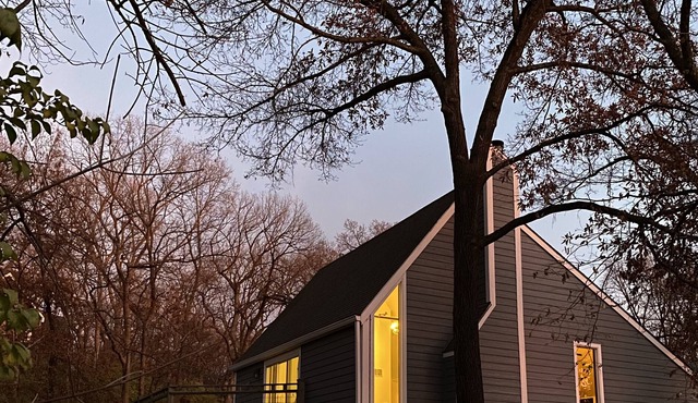 Cozy Cottage House in Park-like Setting, Perfect location