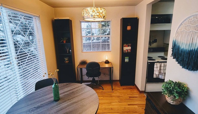 Cozy Cottage in a Beautiful Seattle Neighborhood