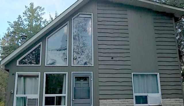 Cozy cottage in Arnes, 5 minute walk to Winnipeg lake