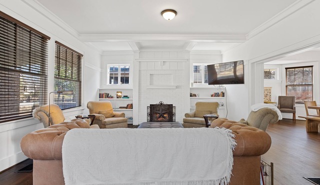 Cozy Cottage in B'ham - 4bd 3ba - 2 Miles to downtown, near Avondale, Homewood