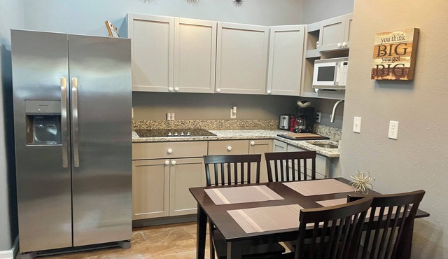 Cozy Cottage in Downtown Winslow Near Devil's Den, 1BR, Full Kitchen&Bath, +WIFI