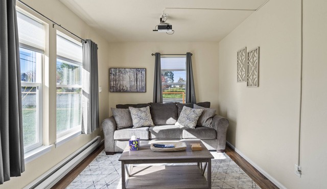 Cozy Cottage in Grants Pass Near River!