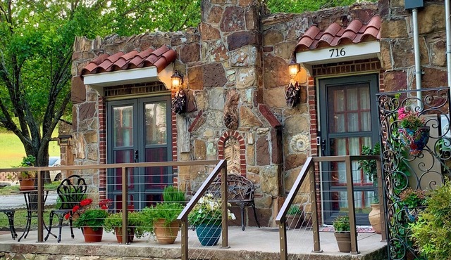 Cozy Cottage in Historic District