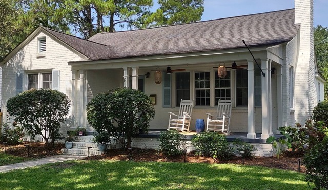 Cozy Cottage in Historic Willowbank