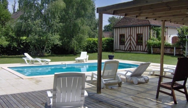 Cozy Cottage in Loire Valley with Pool, Near Amboise and Chateaux