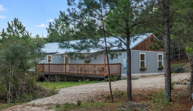 Cozy Cottage in Lost Pines w/Deck & Forest Views