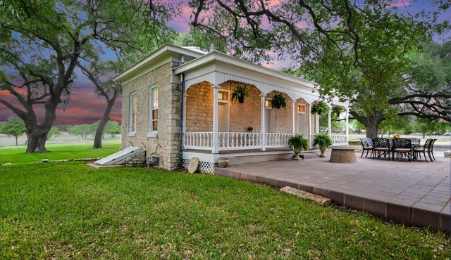 Cozy cottage in lovely Lampasas with lots of fresh air and beautiful scenery