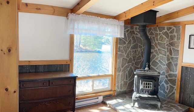 Cozy Cottage in McKellar ON Lakeside