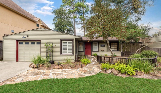 Cozy Cottage in Oak Forest