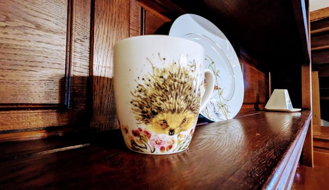 Cozy Cottage in Quiet Village with Nearby River- Access, Terrace, & Private Parking