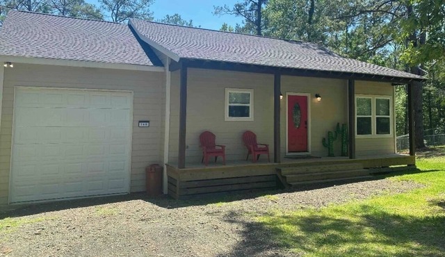 Cozy Cottage in Rayburn Country-Pet Friendly-King Suite/Pool Table! Sleeps 10