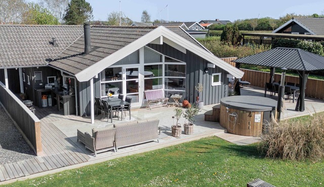 Cozy cottage in scenic surroundings