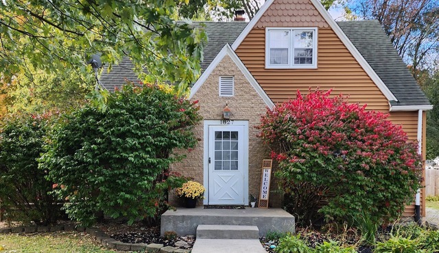 Cozy Cottage in Terre Haute w/3-bedrooms. No Pets