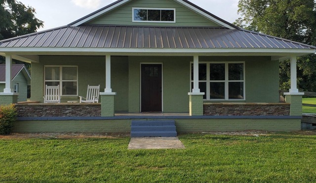 Cozy Cottage in the Cove Just Minutes from the University of the South