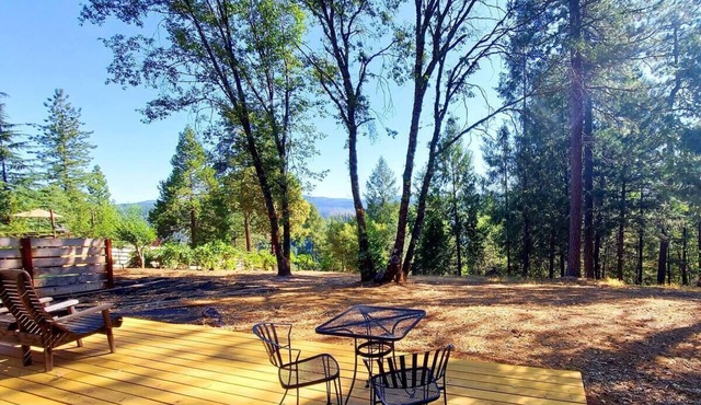 Cozy cottage in the heart of Apple Hill