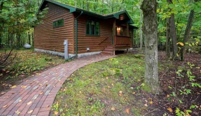 Cozy Cottage in the Woods