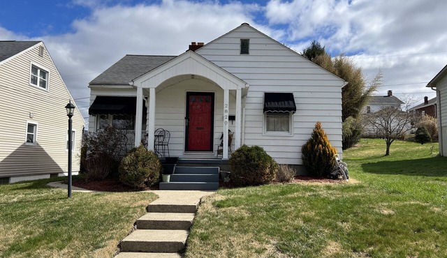 Cozy cottage in the heart of Portsmouth. The Panda Palace
