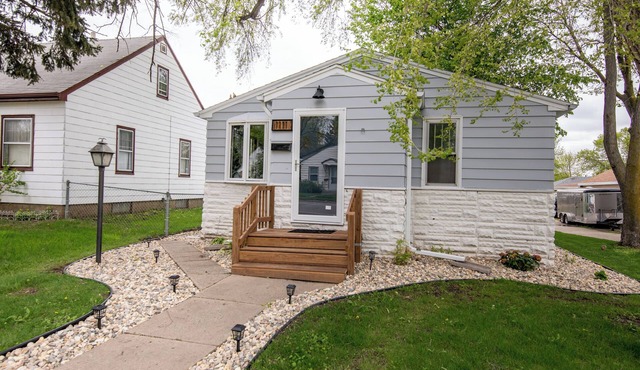 Cozy Cottage in the city with 2 bedrooms close to Downtown