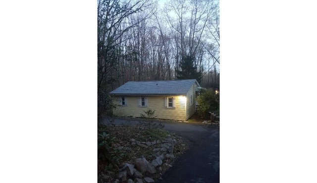 Cozy Cottage in the Village of Effort, PA.