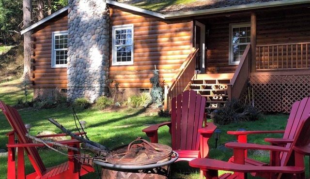 Cozy Cottage in tranquil setting w/fabulous outdoor space: pond, fire pit, BBQ,