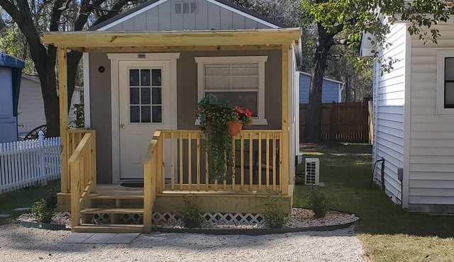 Cozy cottage in enjoyable Murrells Inlet with WiFi, AC