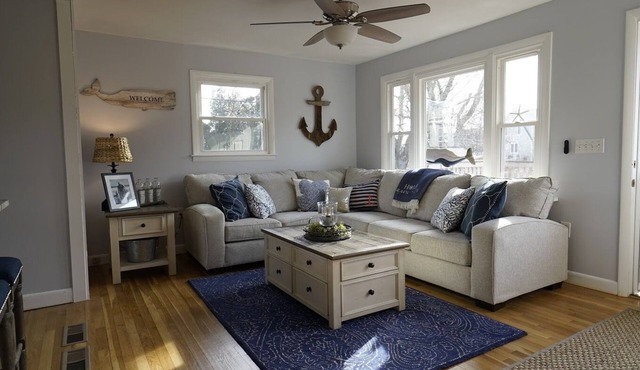 Cozy Cottage In Quaint Village of Snug Harbor! CENTRAL A/C! Walk to Marinas!