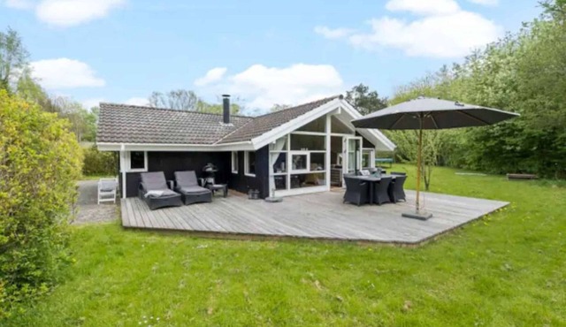 Cozy cottage just 200 m from the beach
