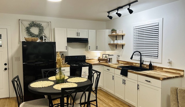 Cozy cottage just steps away from Downtown Milledgeville!!
