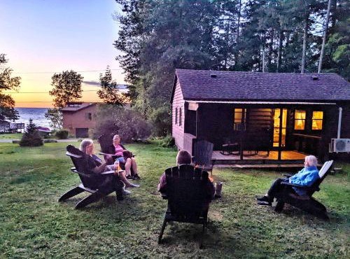 Cozy Cottage Lake Access Fire Pit