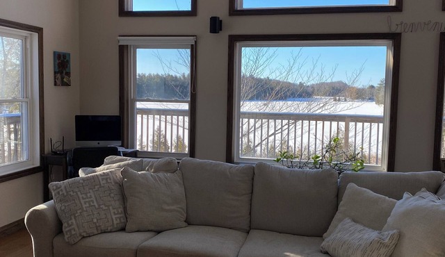 Cozy Cottage/Lake House on hill top. Waterfront with breathtaking views.