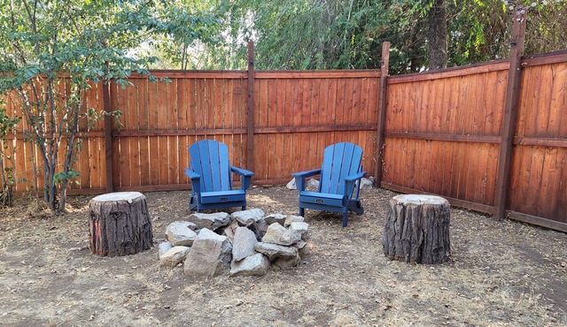 Cozy Cottage, Large Fenced Yard, Close to Yosemite, Bass Lake