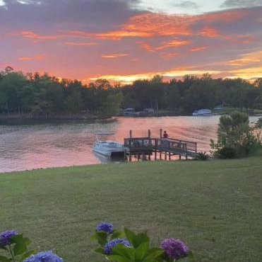 Cozy Cottage Leisure on Lake Wylie