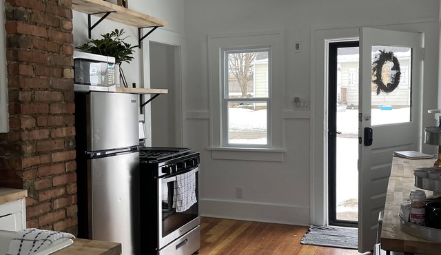 Cozy Cottage located near Czech Village and Newbo areas in Cedar Rapids, IA