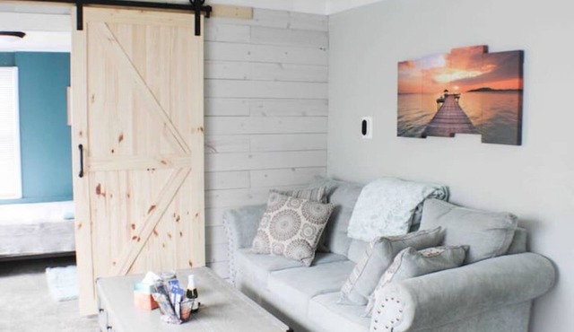 Cozy cottage located in the heart of Port Clinton. Pet Friendly too!