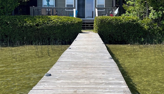 Cozy cottage located on Cameron Lake in beautiful Bruce Peninsula