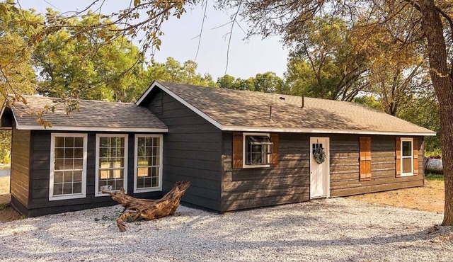 Cozy Cottage Located on the South Side of Grand Lake