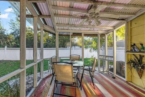 Cozy Cottage mins from NASA, Kemah Boardwalk, Galveston Bay