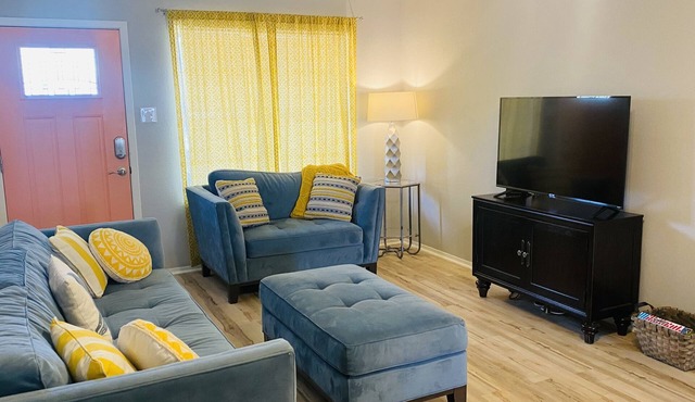 Cozy cottage minutes away from great fishing and ferry to the island!