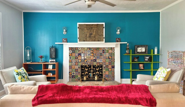Cozy cottage minutes from beaches, historic downtown, and vibrant arts district!