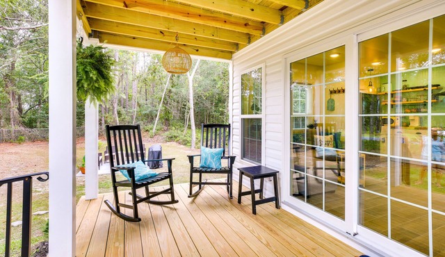 Cozy Cottage: Minutes to Downtown Southport!