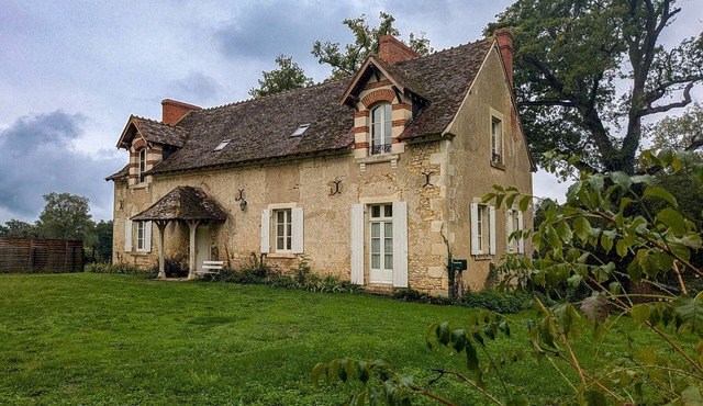 Cozy Cottage Near Châteauroux, Countryside Views, Wi-Fi, Garden, Close to Historic Sites