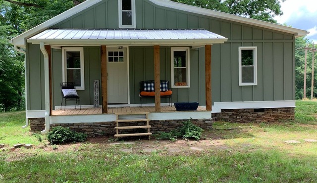 Cozy Cottage near the Dan River