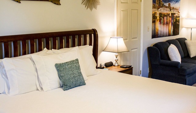 Cozy Cottage Near the Airport (3 min to airport)