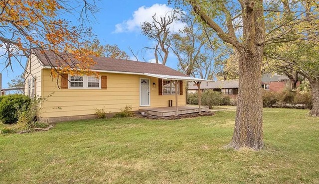Cozy cottage nestled on 5 acres north of Halstead ks