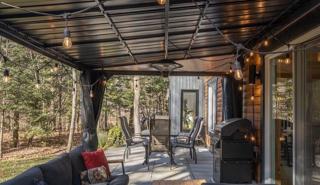 Cozy cottage nestled on the west side of Mont-Orford.
